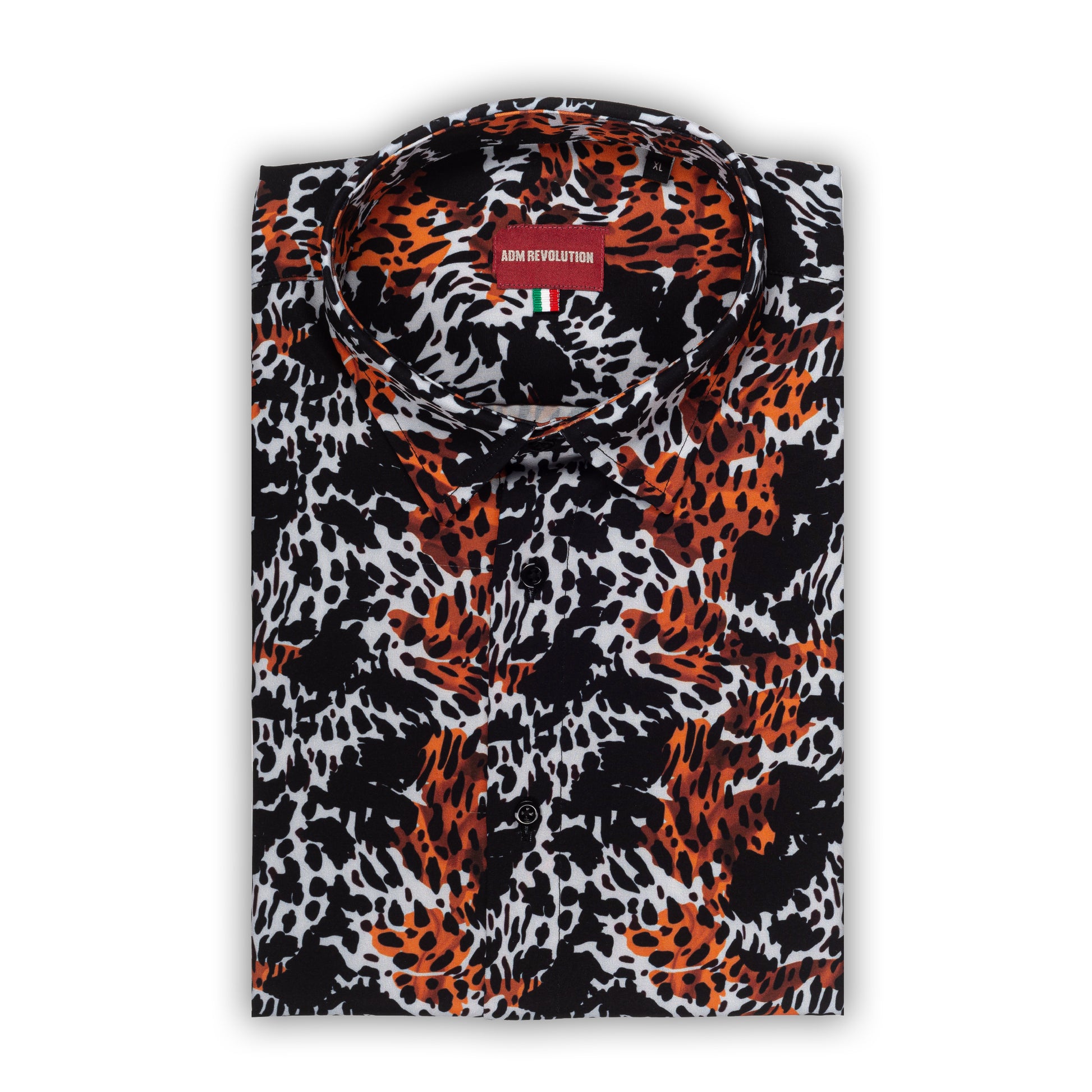 Italienisches Kurzarm Herren-Hemd von ADAMUS im Animal-Print, in orange/schwarz/weiß. Aus Viscose in der Modern Fit-Passform. Gefertigt in Italien. Ansicht gefaltetes Hemd.