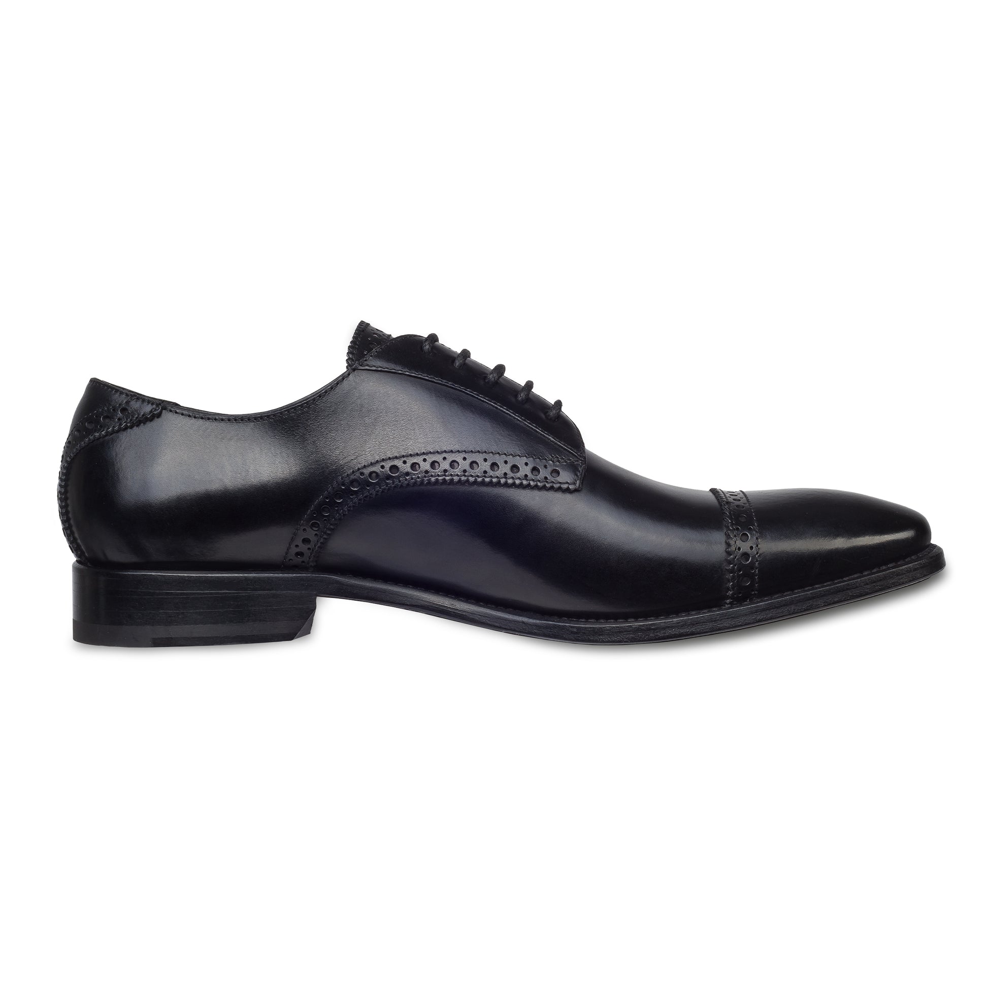 BRECOS Anzugschuhe | Quarter-Brogue Derby schwarz, Kalbsleder. Ansicht Innenseite linker Schuh