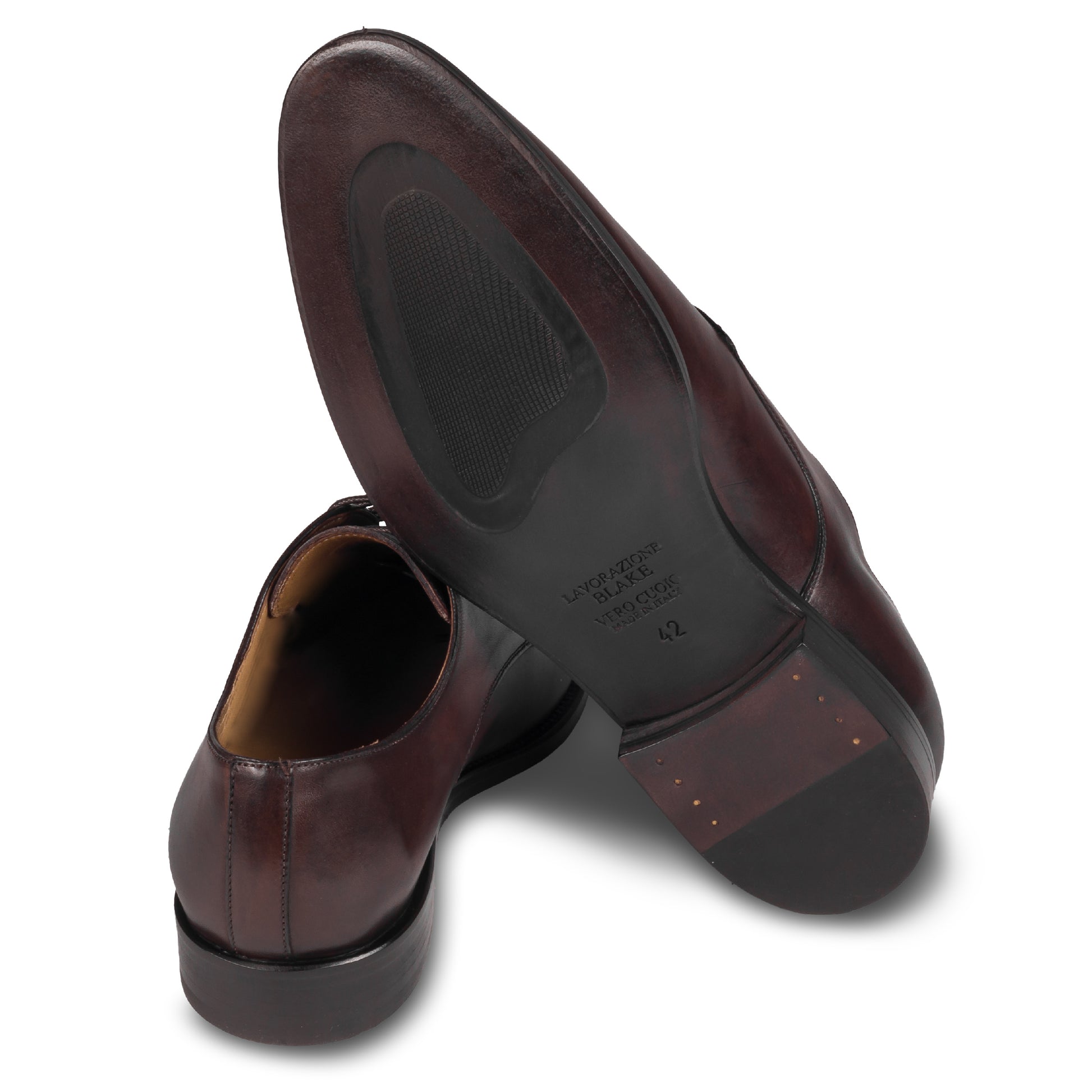 BRECOS – Italienische Herren Anzugschuhe, Plain Derby Schnürer in dunkel braun. Handgefertigt und durchgenäht. Ansicht der Ferse und Sohlenunterseite.