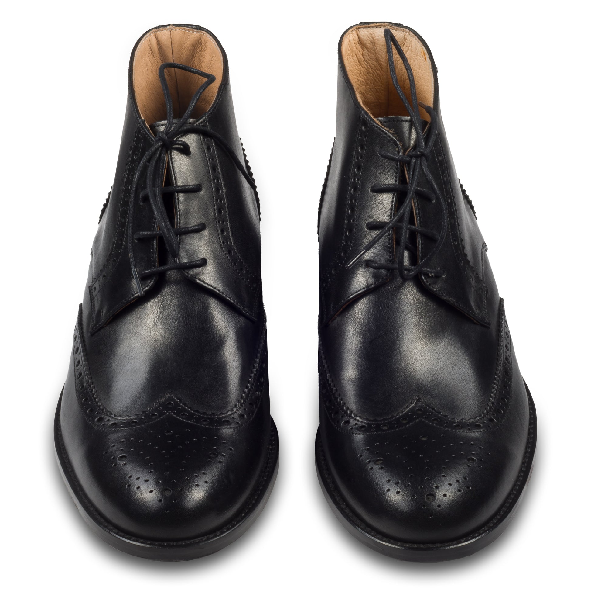 Exton Herren Budapester Stiefelette in schwarz, knöchelhoch. Aus hochwertigem Kalbsleder handgefertigt. Paarweise Ansicht von vorne.