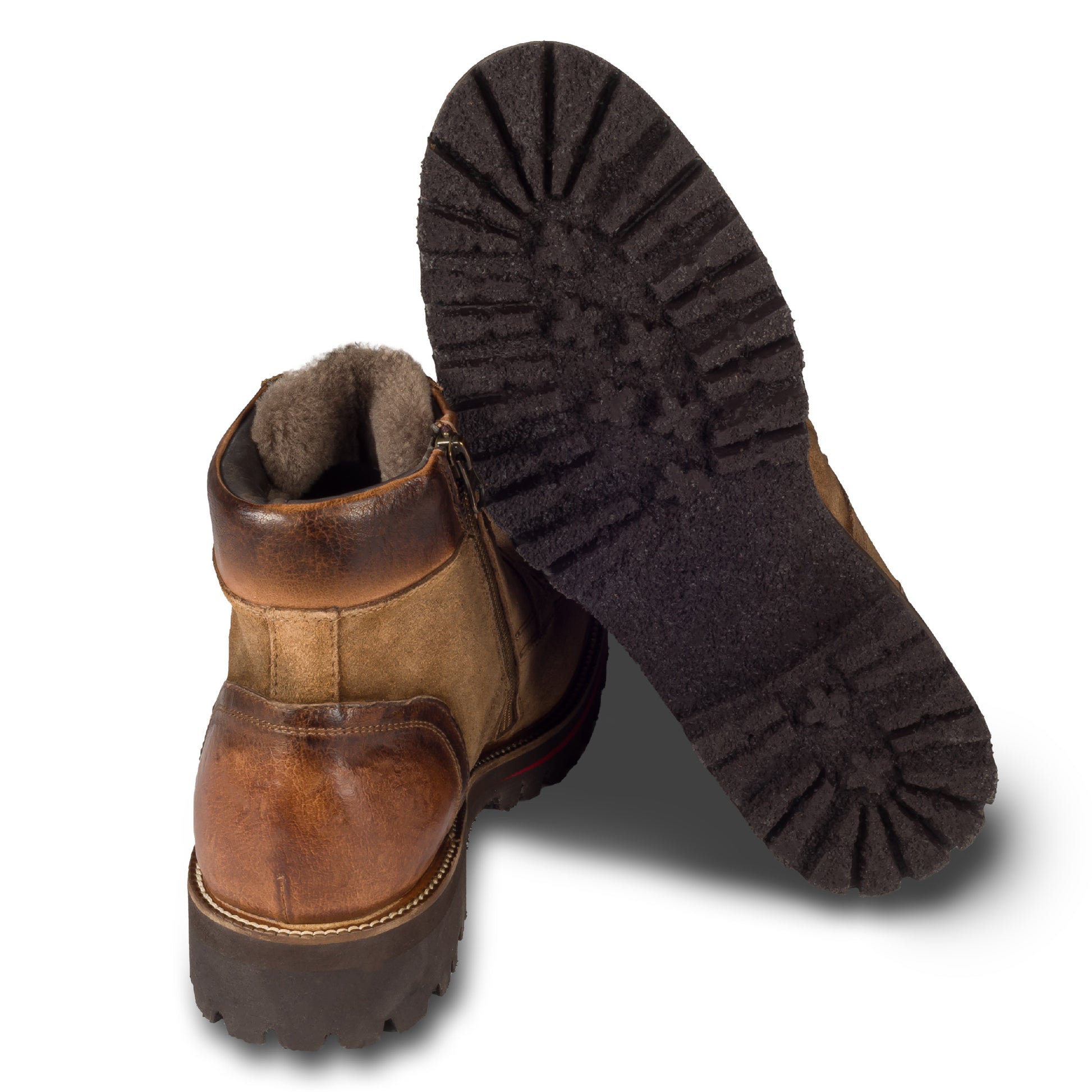 LORENZI Herren Schnür-Boots aus Rauleder in hell braun mit Lammfell und Reißverschluß. Handgefertigt und Durchgenäht. Ansicht der Ferse und Sohlenunterseite