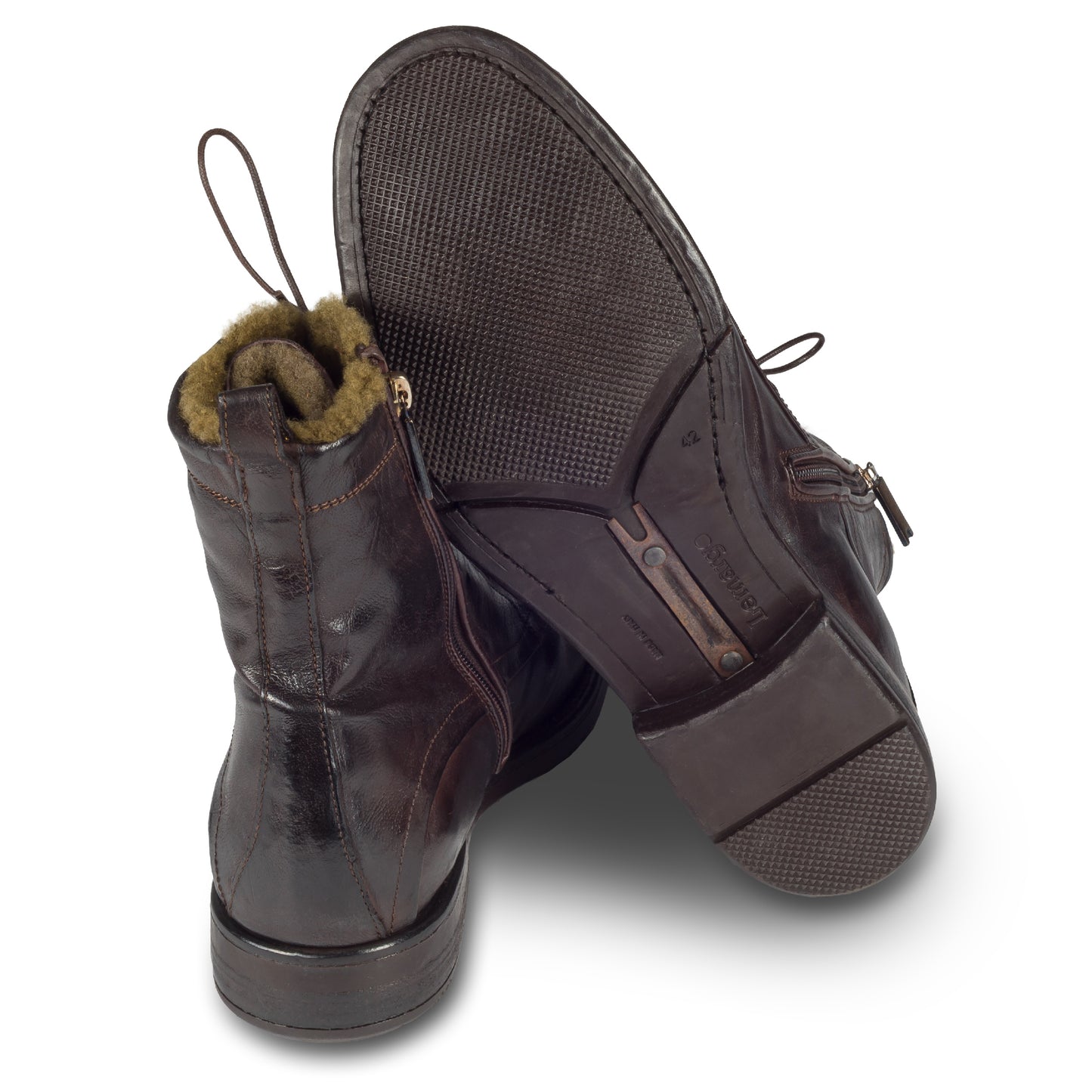 LEMARGO Herren Schnür-Boots in dunkelbraun / ebano mit braunem Lammfell. Kalbsleder im stone-washed-Verfahren auf used-Look bearbeitet. Mit Reißverschluß. Handgefertigt und Durchgenäht. Ansicht Ferse und Sohlenunterseite.