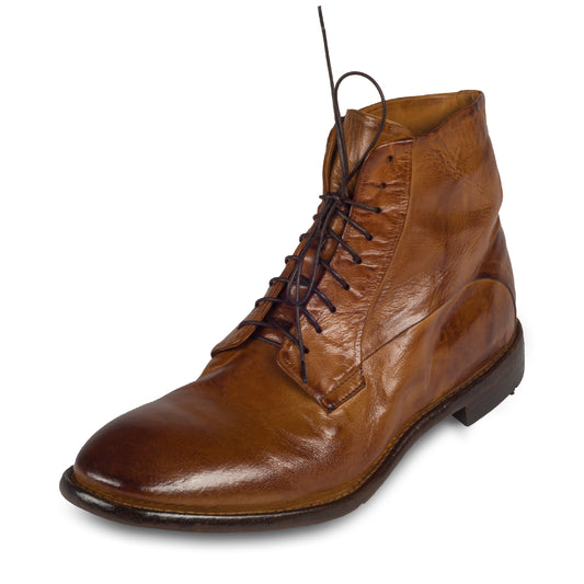 Lemargo Herren Schnuerboots Stiefelette cognac braun durchgenaeht - schräge Ansicht von vorne.