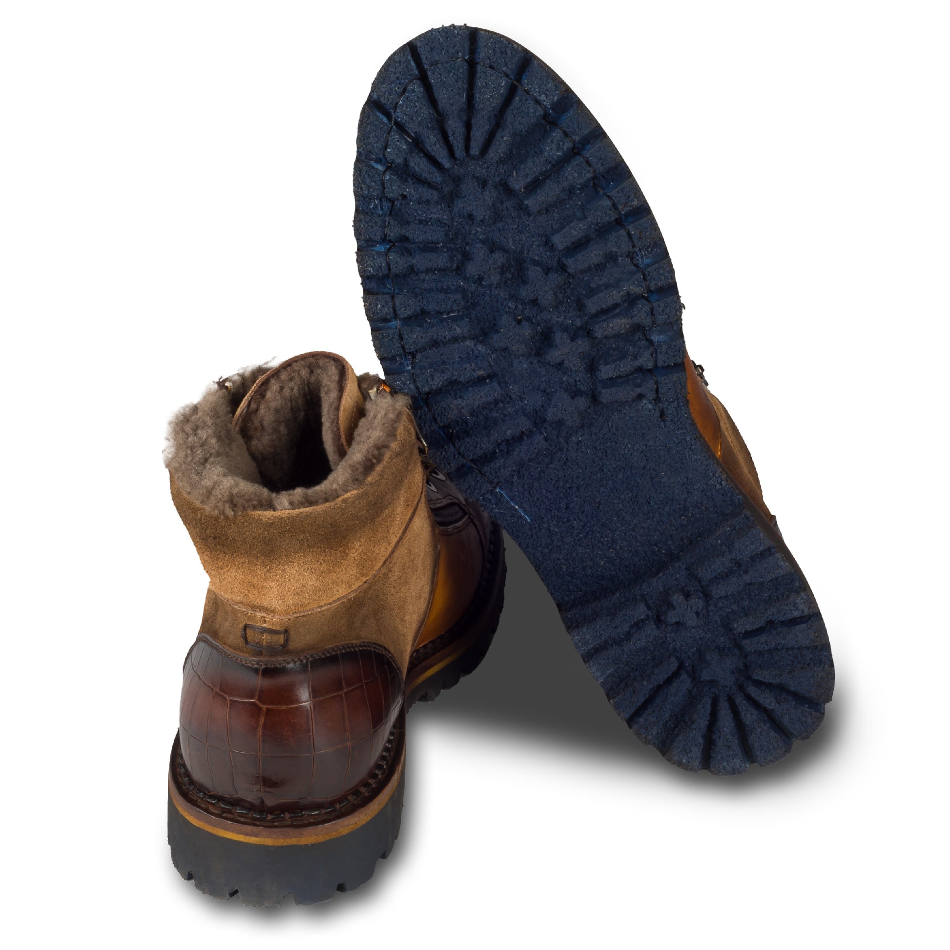 LORENZI Herren Schnür-Boots mit Lammfell, aus Büffel-Leder im stone-washed-Verfahren auf used-Look bearbeitet. In dunkel braun mit Reißverschluß. Handgefertigt und Durchgenäht. Ansicht der Ferse und Sohlenunterseite