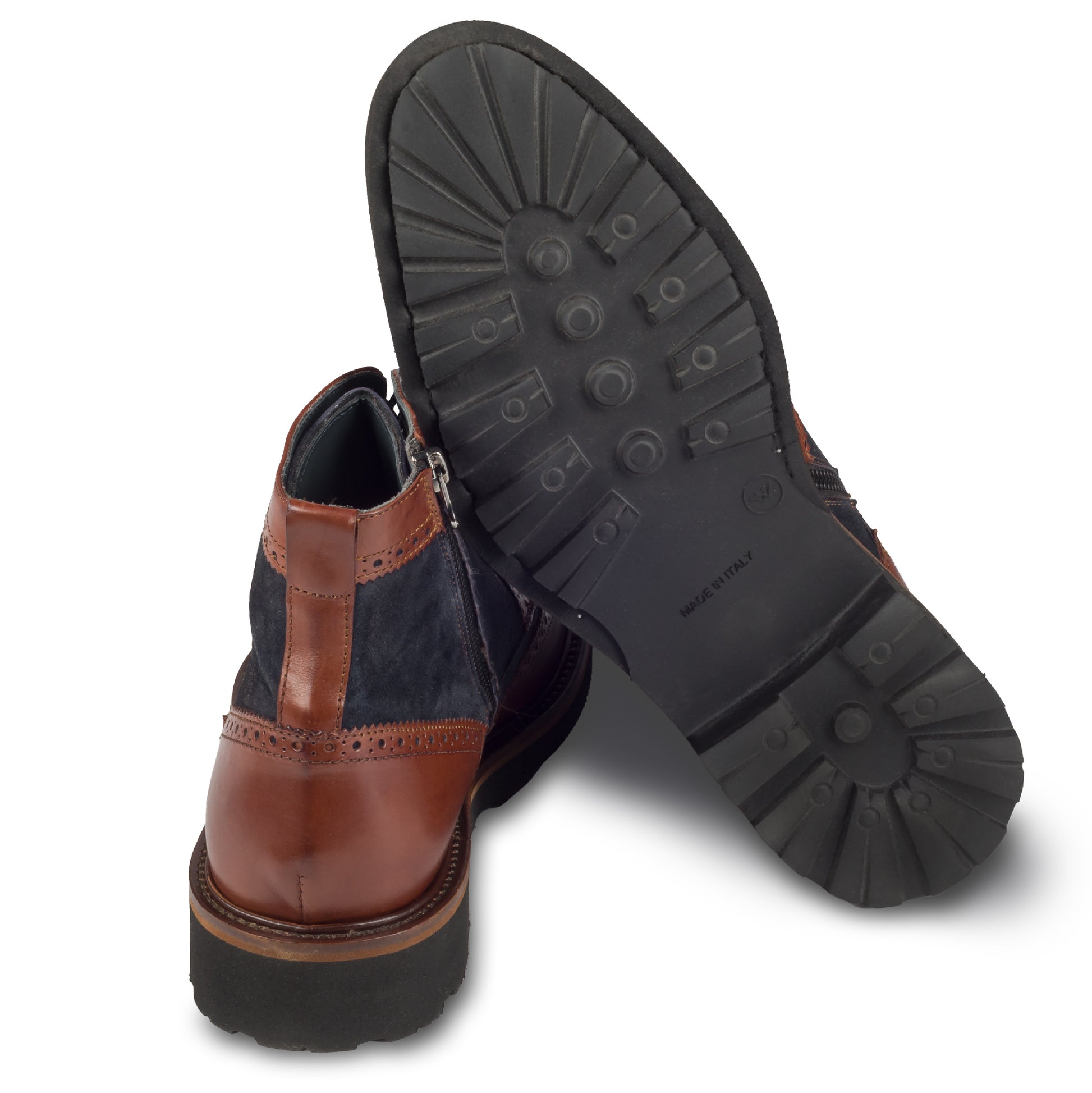 Lorenzi Herren Leder-Stiefelette braun mit blauem Velours-Leder, im Budapester-Stil. Mit Schnürung und Reißverschluß. Handgefertigt und durchgenäht. Ansicht der Ferse und Sohlenunterseite.