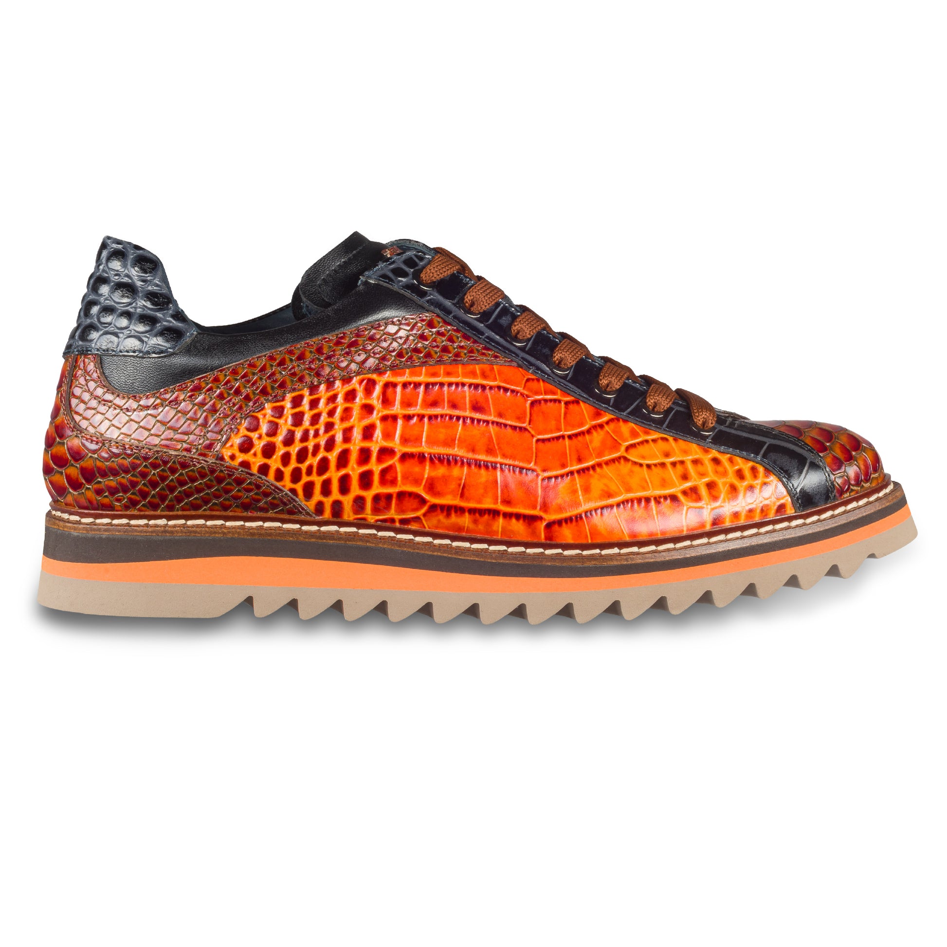 LORENZI Sneaker Herren in orange mit braun und schwarz, in Reptiloptik. Aus Kalbsleder. Handgefertigt & Durchgenäht. Made in Italy. Außenansicht rechter Schuh.