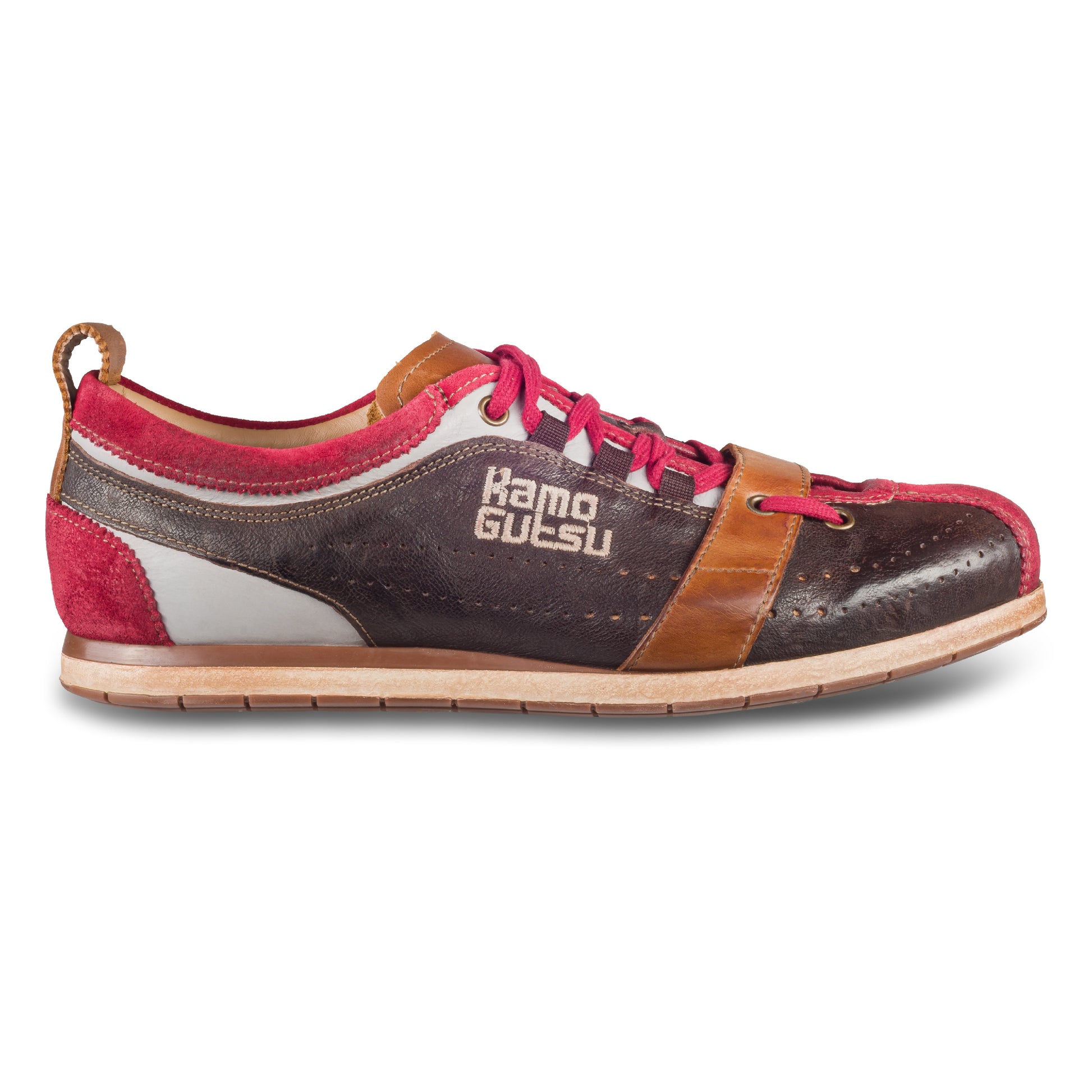 Kamo-Gutsu Sneaker Herren in braun mit rot (TIFO-017 sangue testa di moro). Aus Kalbsleder / Wildleder stonewashed. Handgefertigt Made in Italy. Außenansicht rechter Schuh.