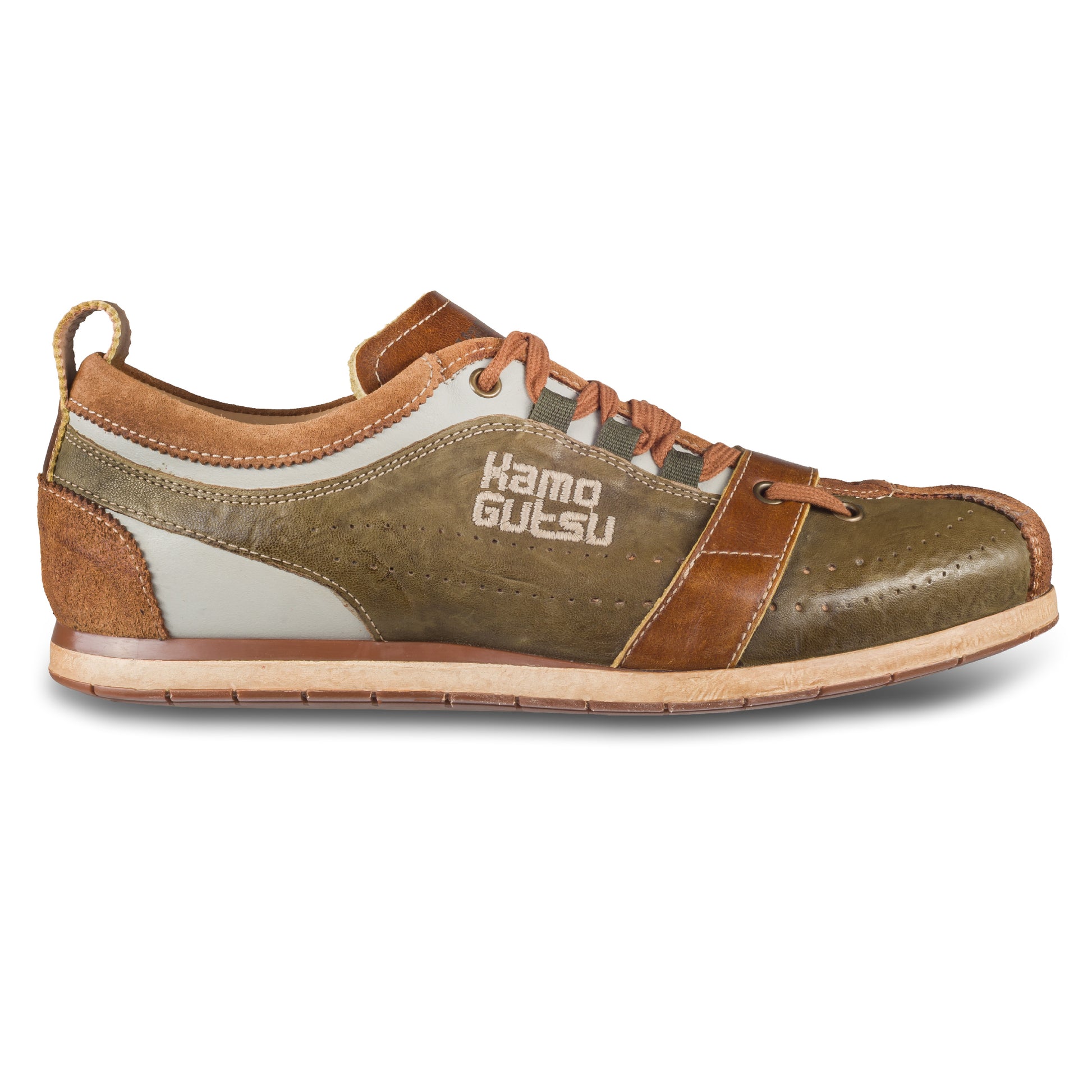 Kamo-Gutsu Sneaker Herren in braun (TIFO-017 cuoio army). Aus Kalbsleder / Wildleder stonewashed. Handgefertigt Made in Italy. Außenansicht rechter Schuh.