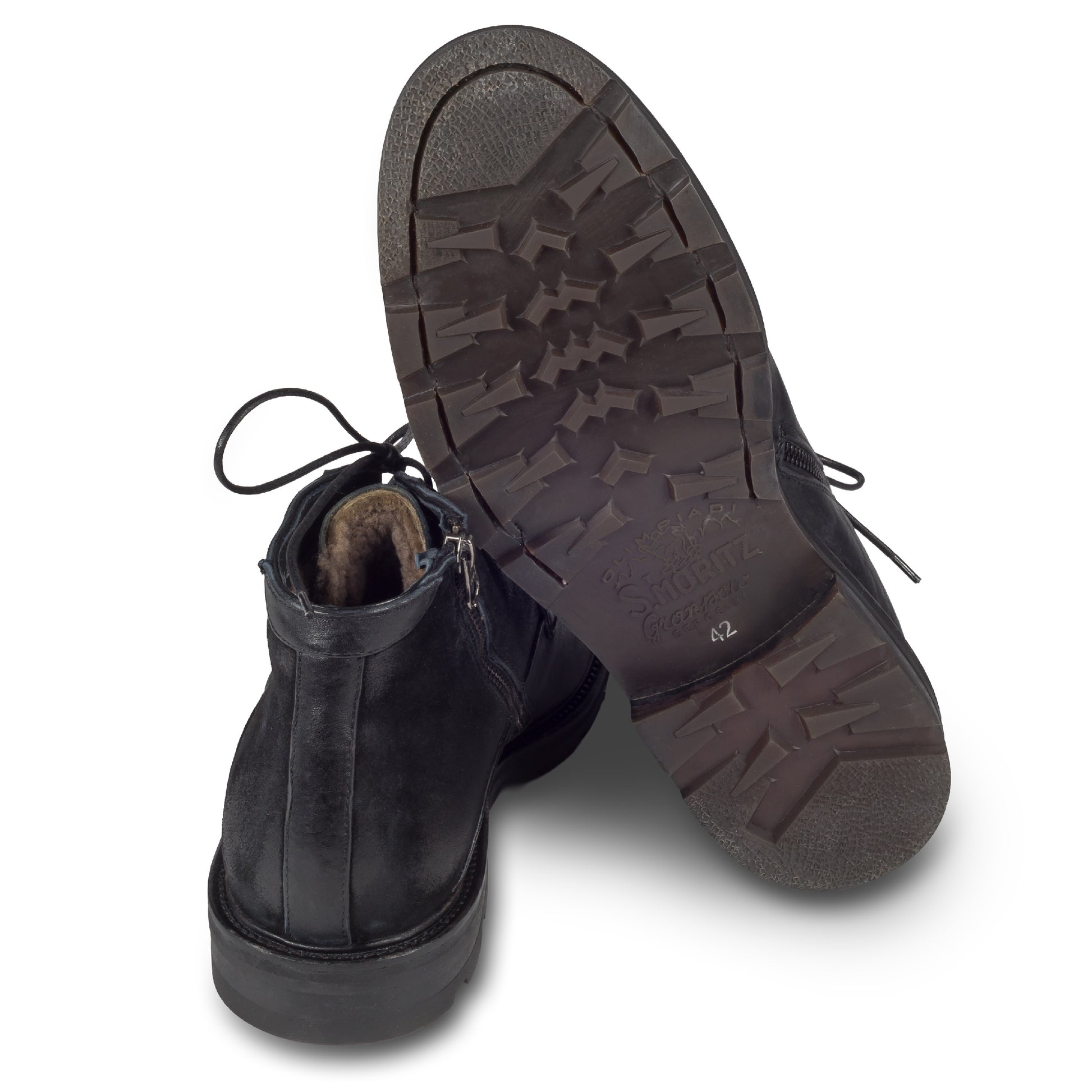 LORENZI Winterstiefelette Herren mit Lammfell & Reißverschluß. Schwarzes Glattleder mit Wildleder. Handgefertigt / durchgenäht in Italien. Ansicht Ferse und Sohlenunterseite