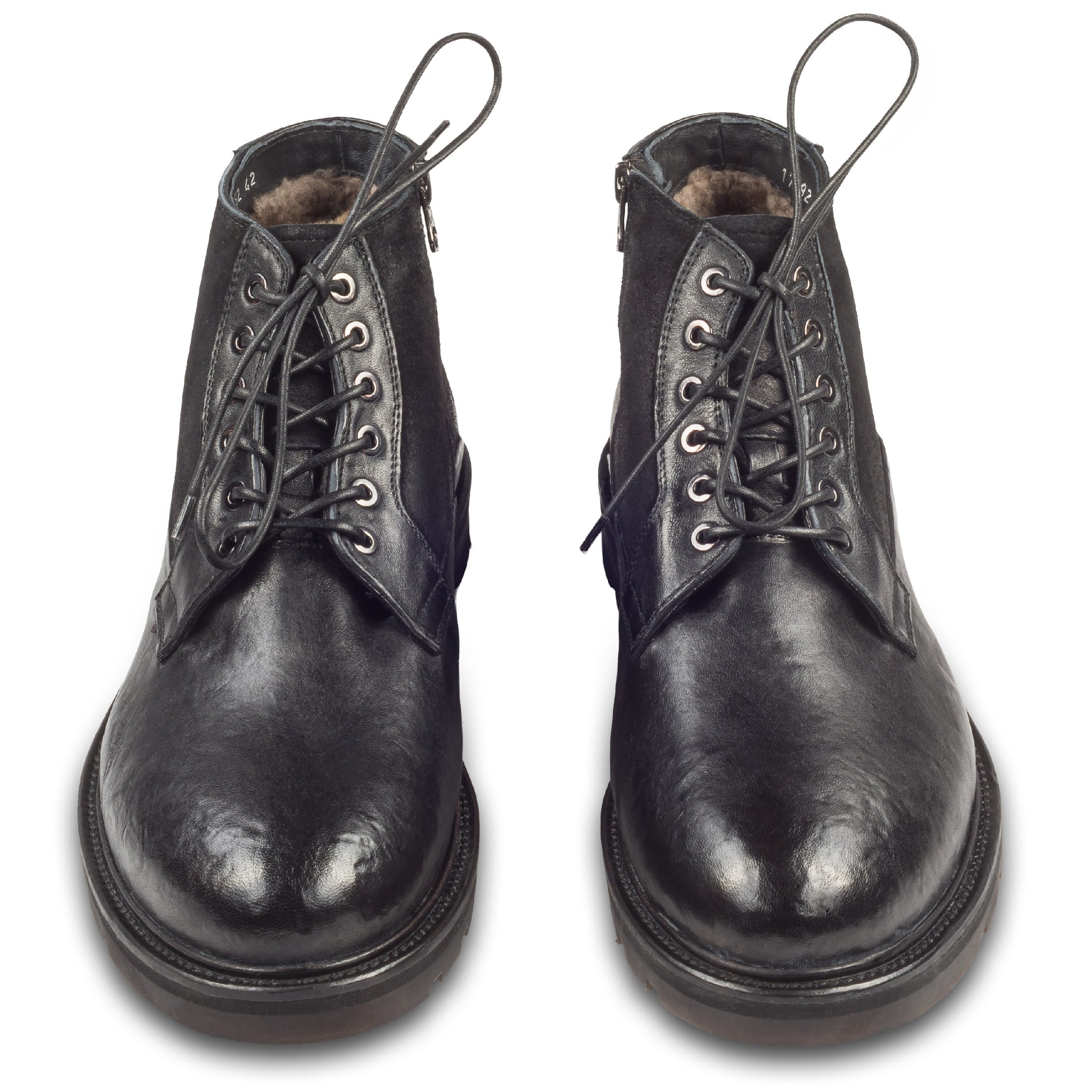 LORENZI Winterstiefelette Herren mit Lammfell & Reißverschluß. Schwarzes Glattleder mit Wildleder. Handgefertigt / durchgenäht in Italien. Paarweise Ansicht von vorne
