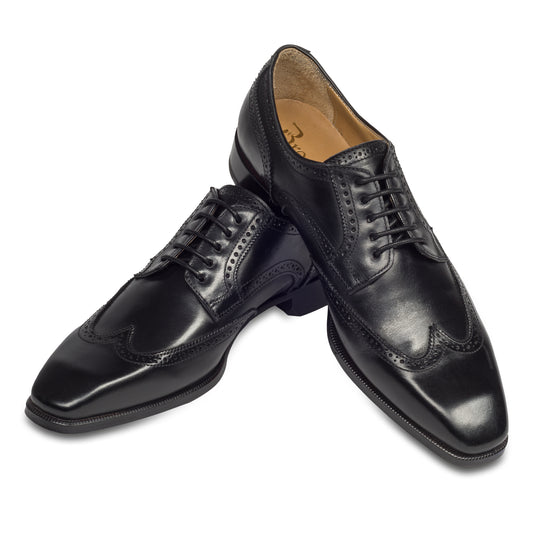 BRECOS Anzugschuhe | Full-Brogue Derby Budapester-Stil schwarz, Kalbsleder. Ansicht paarweise überkreuzt