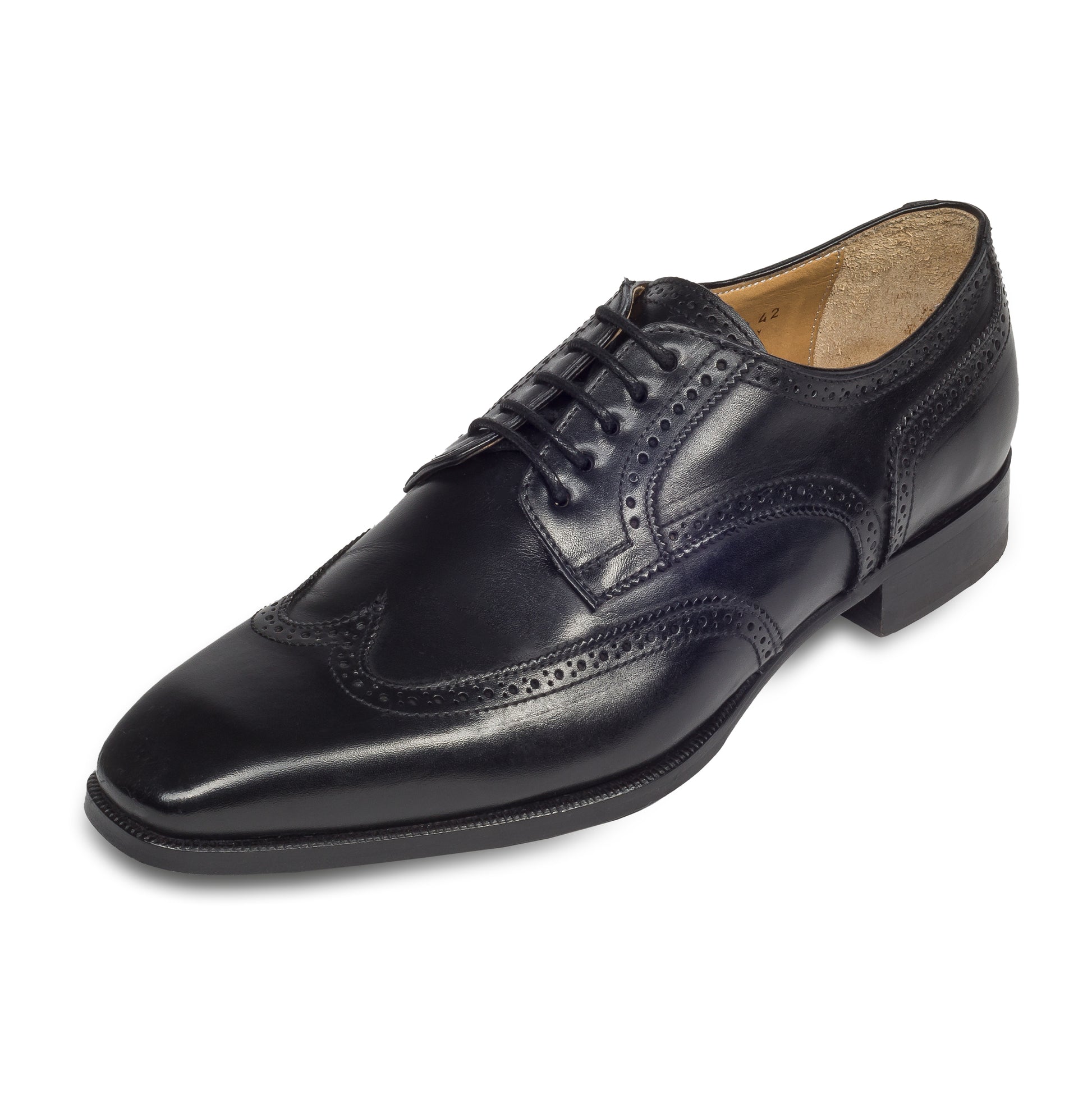 BRECOS Anzugschuhe | Full-Brogue Derby Budapester-Stil schwarz, Kalbsleder. Ansicht rechter Schuh schräg