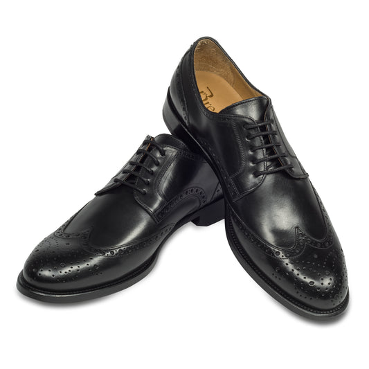 BRECOS Anzugschuhe | Full-Brogue Derby Budapester-Stil schwarz, Kalbsleder. Ansicht paarweise gekreuzt