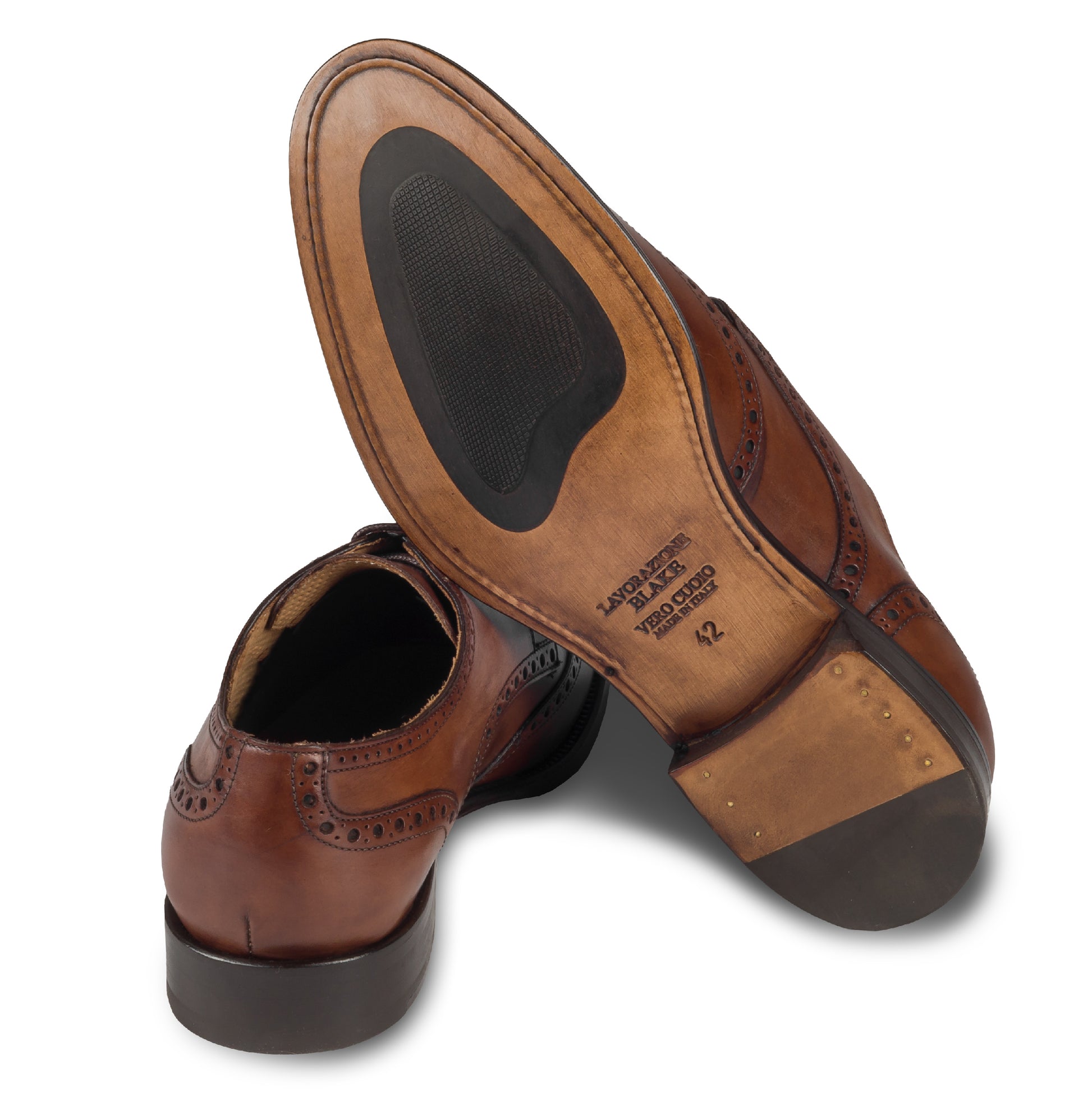 BRECOS Anzugschuhe | Full-Brogue Derby im Budapester-Stil braun, Durchgenäht. Ansicht der Ferse und Sohlenunterseite. Bei Sisento.