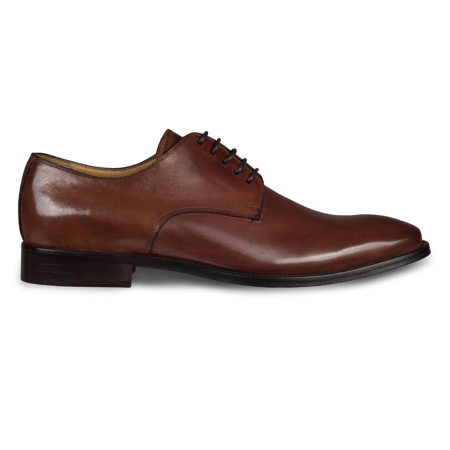 BRECOS – Italienische Herren Anzugschuhe, Plain Derby Schnürer in mittelbraun. Handgefertigt und durchgenäht. Seitliche Ansicht der Außenseite rechter Schuh.