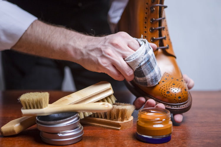 Schuhcremes für die Schuhpflege