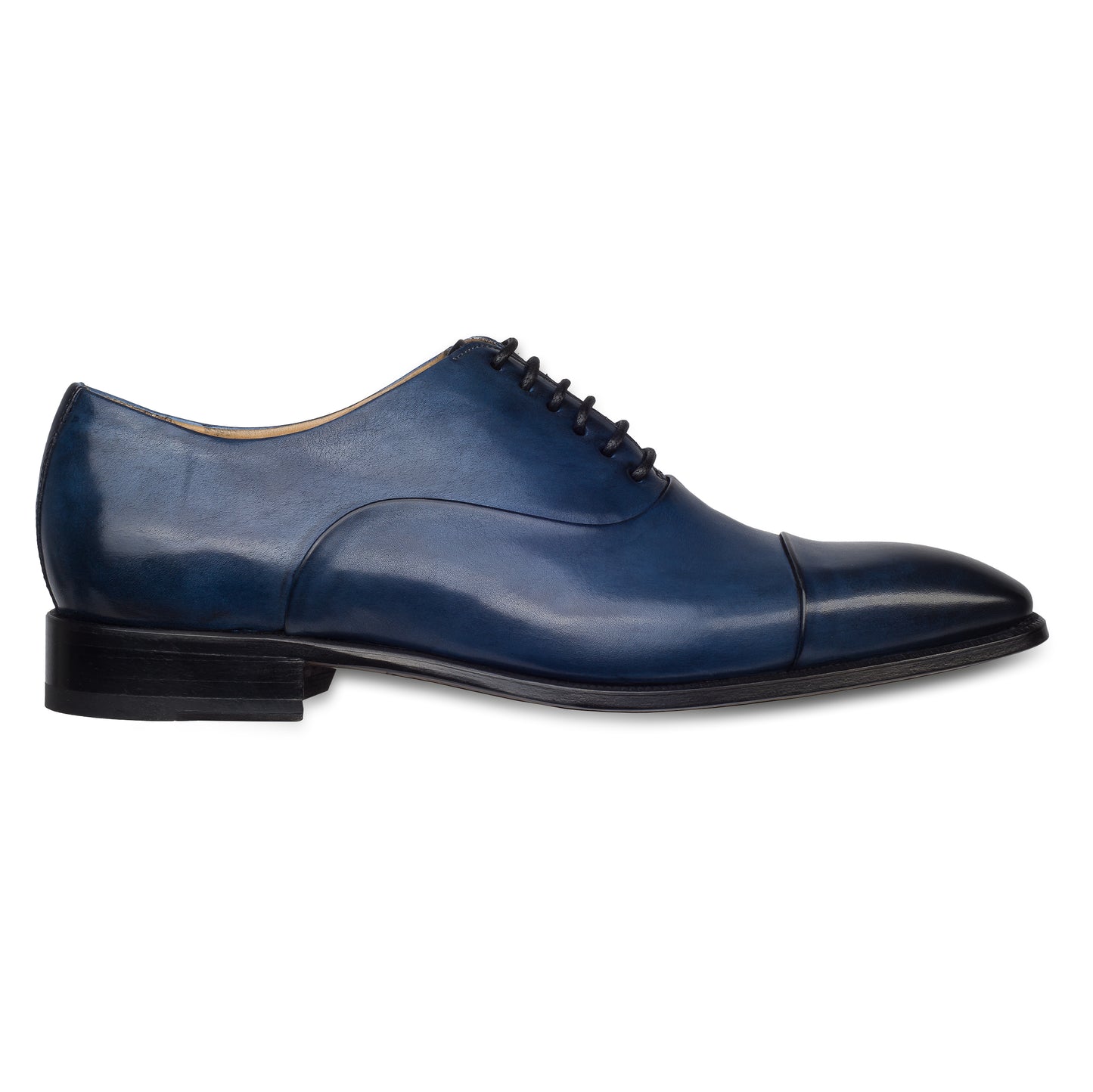 Brecos Anzugschuh,  durchgenähter Captoe Oxford in blau. Ansicht Außenseite rechter Schuh