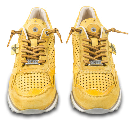 CETTI Herren Sommer Leder Sneaker, Modell „C848“ in gelb (used tin lemon). Perforiertes Leder. Made in Spain. Ansicht paarweise von vorne