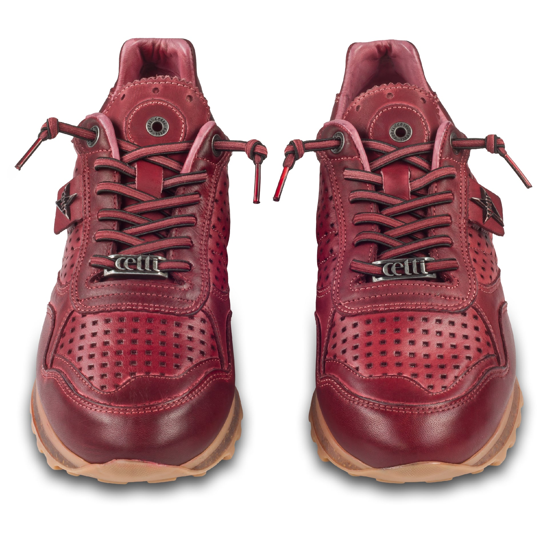 CETTI Herren Leder Sneaker in rot, Modell C-848 used tin bordeos. Perforiertes Leder, braune Gummisohle. Paarweise Ansicht von vorne