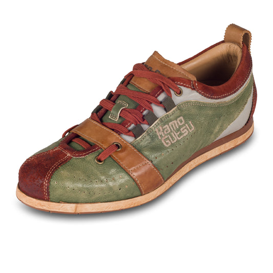 KAMO-GUTSU Herren Sneaker, grün-braun, Glattleder mit Wildleder, Retro-Optik, Modell TIFO-017 mattone + menta, schräge Ansicht linker Schuh