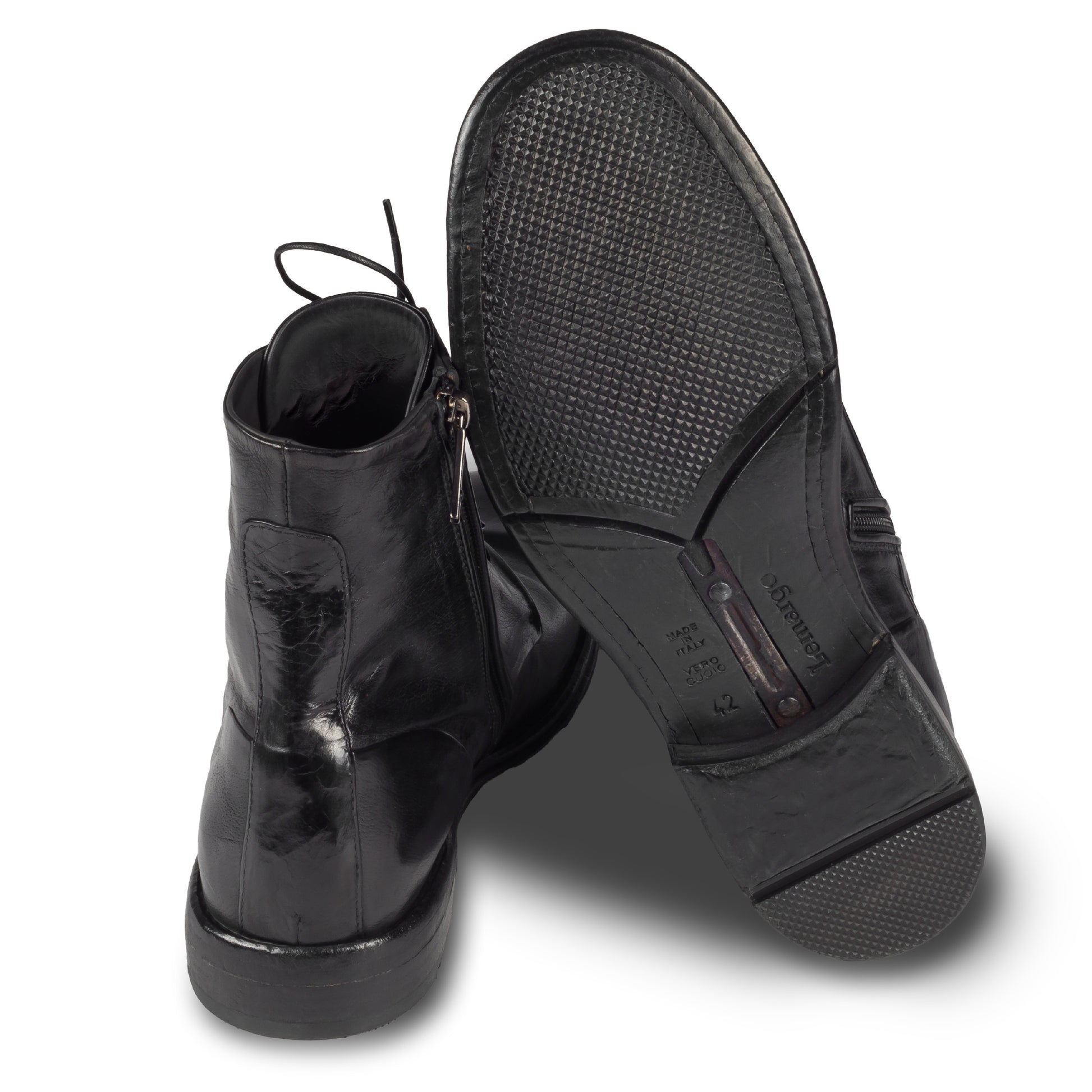 LEMARGO Herren Schnür-Boots in schwarz. Kalbsleder im stone-washed-Verfahren auf used-Look bearbeitet. Mit Reißverschluß. Handgefertigt und Durchgenäht. Ansicht Ferse und Sohle