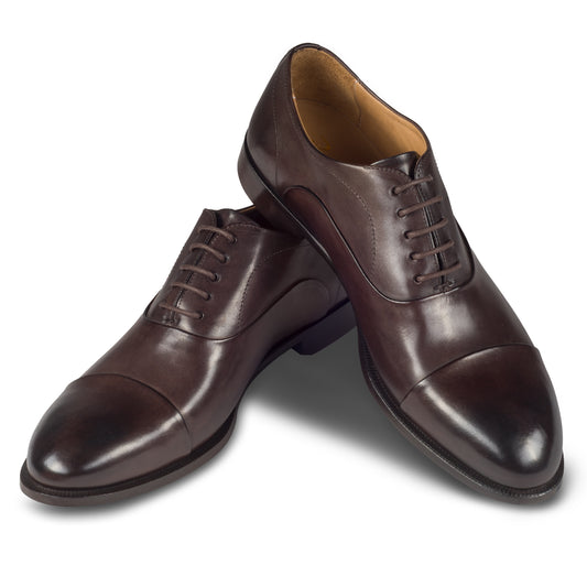 BRECOS Anzugschuhe, Captoe Oxford dunkelbraun, Kalbsleder durchgenäht. Ansicht paarweise überkreuzt.