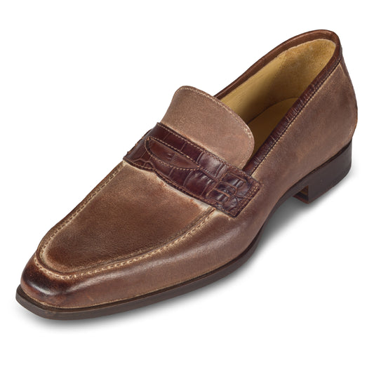 FRANCESCO BENIGNO Italienische Herren Loafer aus Kalbsleder, braun, handgefertigt. Schräge Ansicht linker Schuh