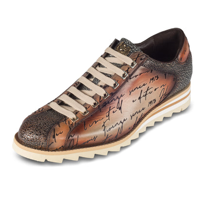 Harris Herren Sneaker / Schnür-Halbschuhe, braun mit Handscripting und Echsen-Print. Made in Italy. Schräge Ansicht linker Schuh