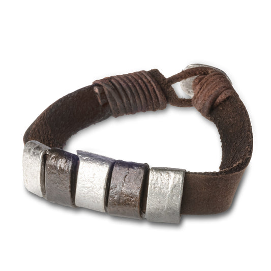 Leder-Armband für Herren in Dunkelbraun, mit Stahl-Elementen und Schlaufenverschluß.