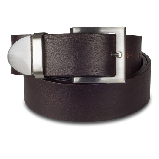 Jeans-Gürtel aus Vollrind-Leder in dunkelbraun. 4 cm breit. Dornschließe, Schlaufe und Gürtelspitze in silber mattiert.