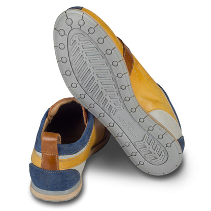 Kamo-Gutsu Sneaker Herren in eisblau mit gelb und blau (TIFO-017 cobalto ochre). Aus Kalbsleder stonewashed. Handgefertigt Made in Italy. Ansicht der Ferse und Sohlenunterseite.