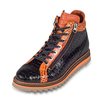 LORENZI Sneaker Stiefel Herren schwarz/orange. Kalbsleder mit Krokoprägung. Mit Reißverschluß. Handgefertigt / durchgenäht in Italien. Schräge Ansicht linker Schuh - schwarze Schnürsenkel