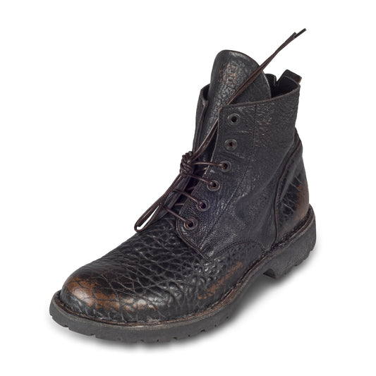 MOMA Schnürstiefelette Herren, braun/schwarz - Genarbtes Kalbsleder used-Look. handgefertigt / durchgenäht in Italien. Schräge Ansicht linker Schuh