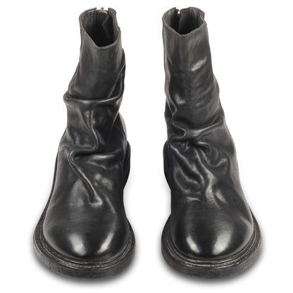 MOMA Stiefelette Herren mit Reißverschluß hinten, schwarzes Kalbsleder im used-Look mit Raffung am Schaft. Handgefertigt / durchgenäht in Italien. Paareweise Ansicht von vorne