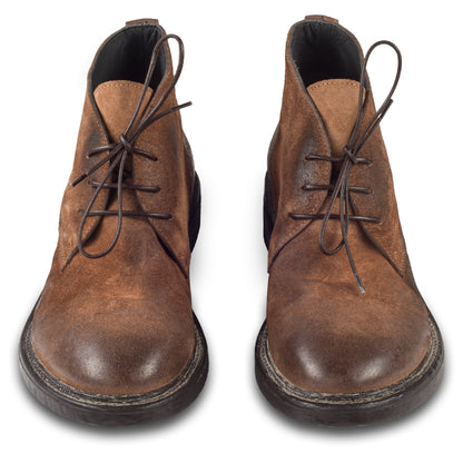 MOMA Italienische Herren Leder Schnürstiefelette / Chukka-Boots in braunem Wildleder, Vintage-Finish. Paarweise Ansicht von vorne