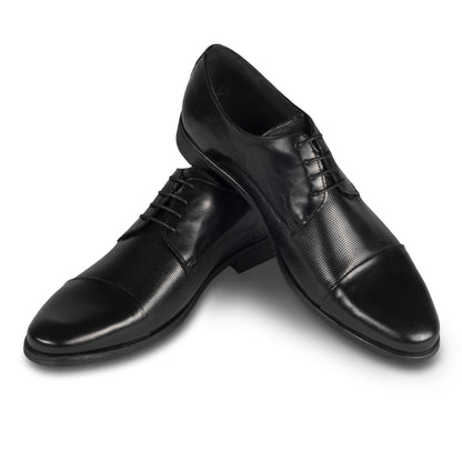 Nicola Benson Herrenschuhe Leder, Schnürer schwarz (Modell 7186) - Captoe Derby mit edlem Glanz und Struktur. Ansicht paarweise überkreuzt