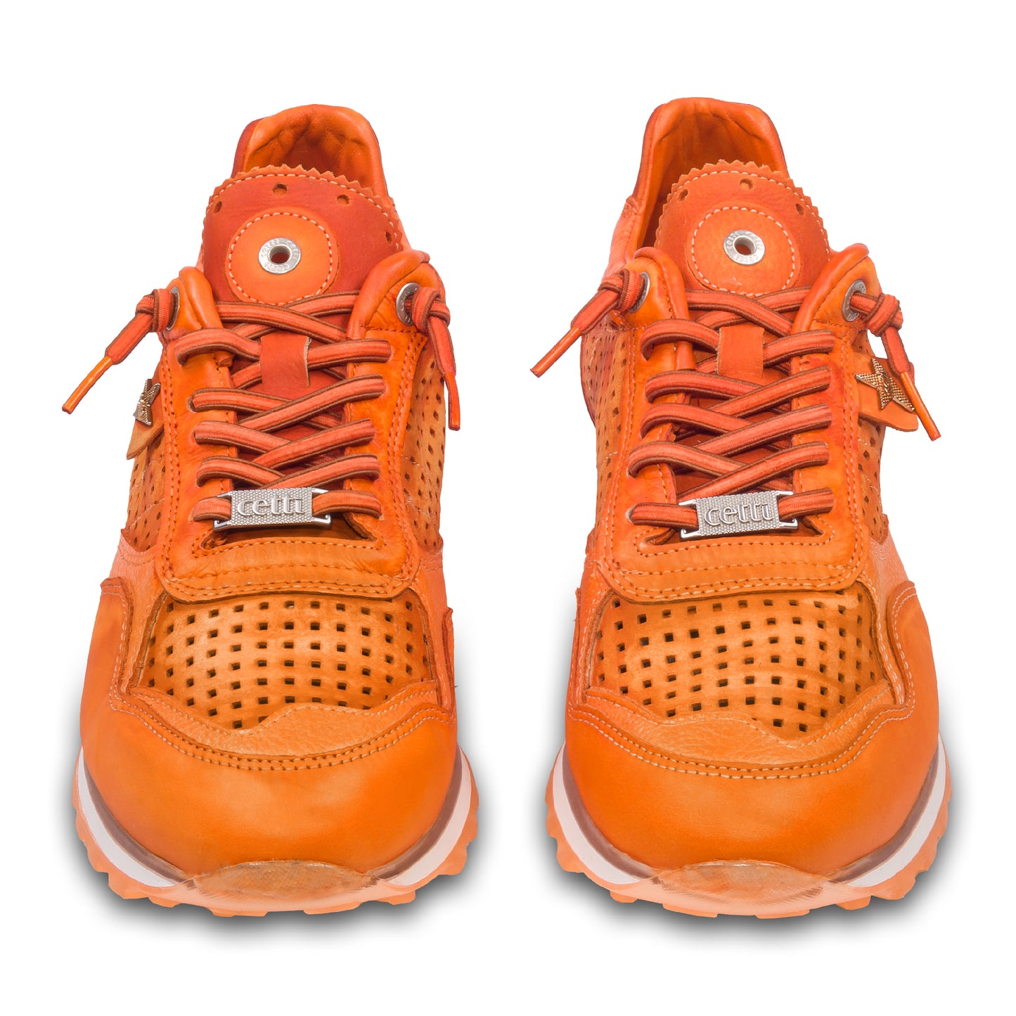 CETTI Herren Leder Sneaker, Modell „C848“ in orange (used tin ambar), Made in Spain. Paarweise Ansicht von vorne. Bei SISENTO
