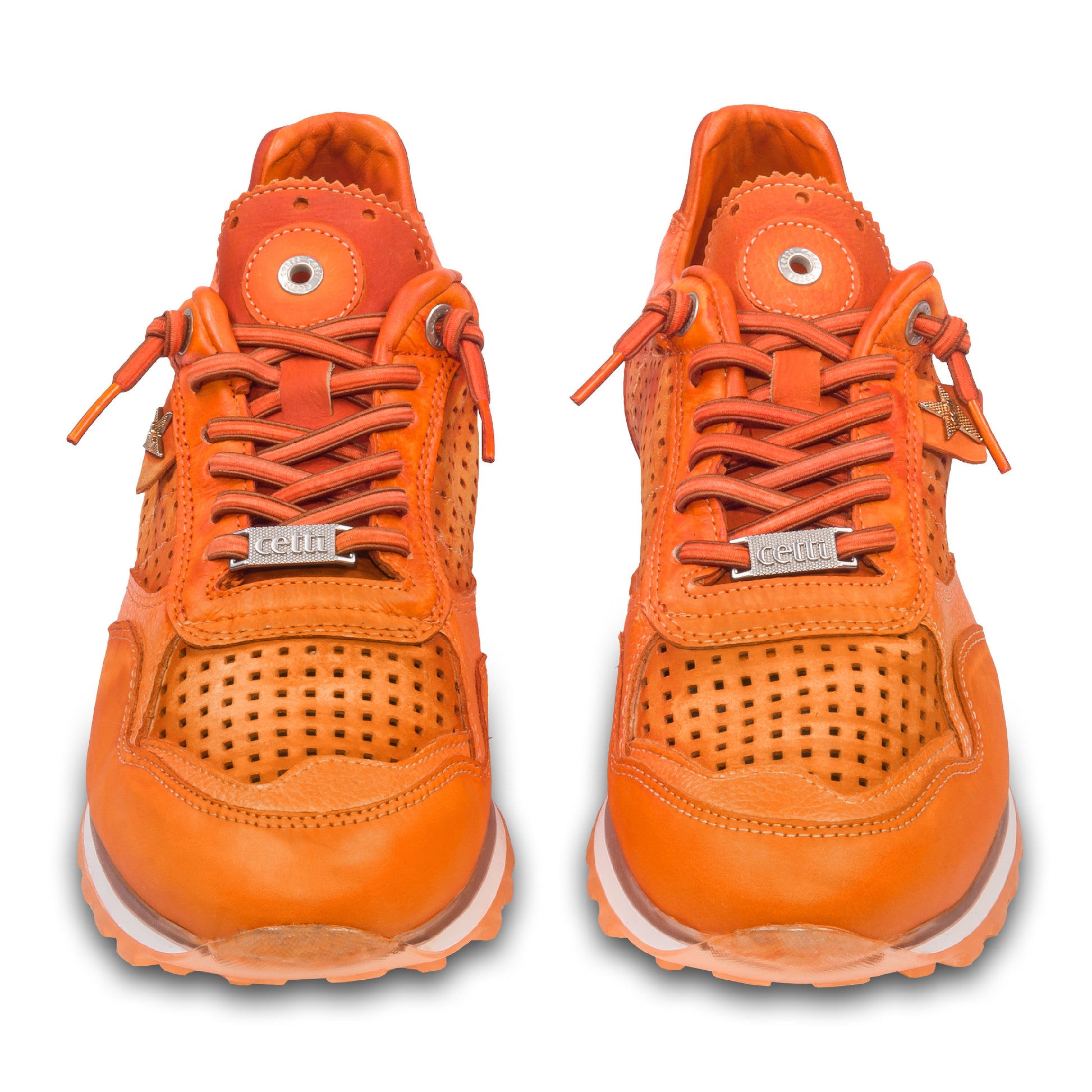 CETTI Herren Leder Sneaker, Modell „C848“ in orange (used tin ambar), Made in Spain. Paarweise Ansicht von vorne. Bei SISENTO
