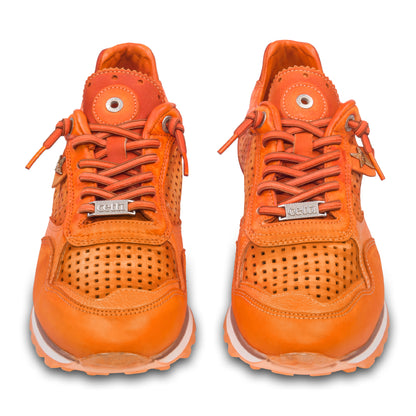 CETTI Herren Leder Sneaker, Modell „C848“ in orange (used tin ambar), Made in Spain. Paarweise Ansicht von vorne. Bei SISENTO